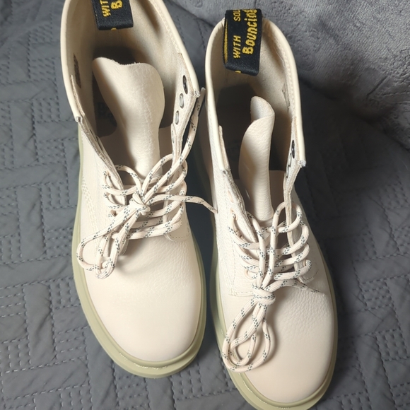 Doc Martens boot limited release sz 7 men 8 women - Picture 13 of 14